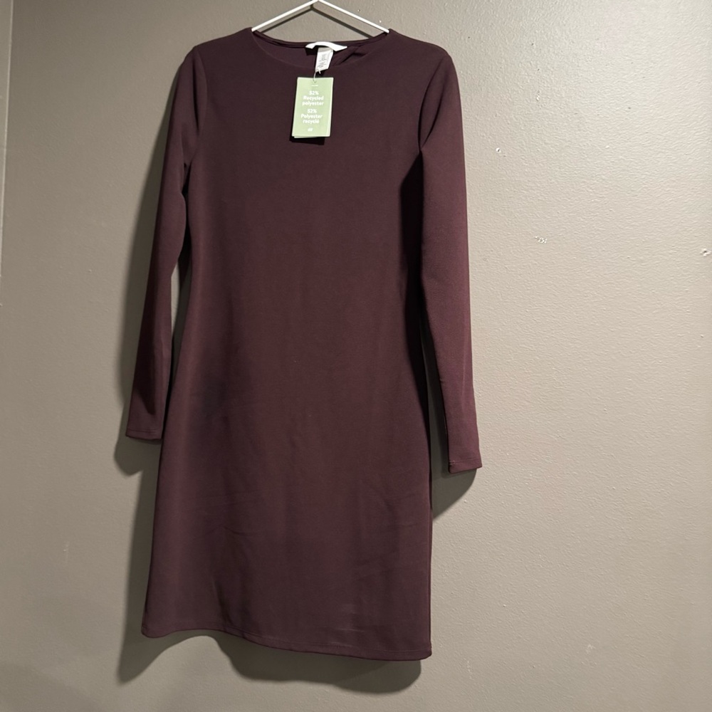 H&M Long Sleeve Back Cut Out Dress in Deep Burgundy Size Medium